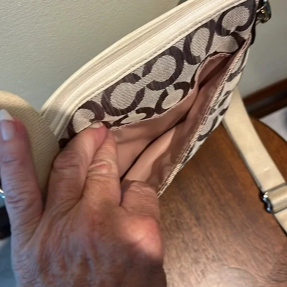 Coach   Rare Crossbody bag  Horse & carriage logo  cream/silvery gray leather tr - Picture 9 of 13